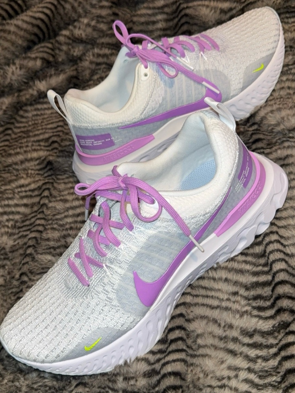Nike Women's White and Lavender Lilac Running Sneakers 8.5 9 BRAND NEW - Picture 2 of 5